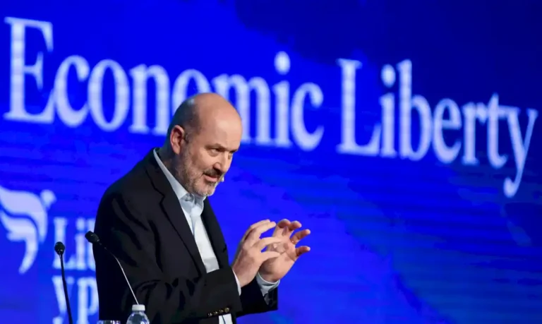 sturznegger-justifico-la-desregulacion-de-correo-argentino:-«ya-no-tiene-valor-estrategico»