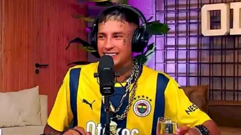 l-gante-y-la-chicana-para-mauro-icardi:-fue-a-una-nota-con-la-camiseta-de-fenerbahce