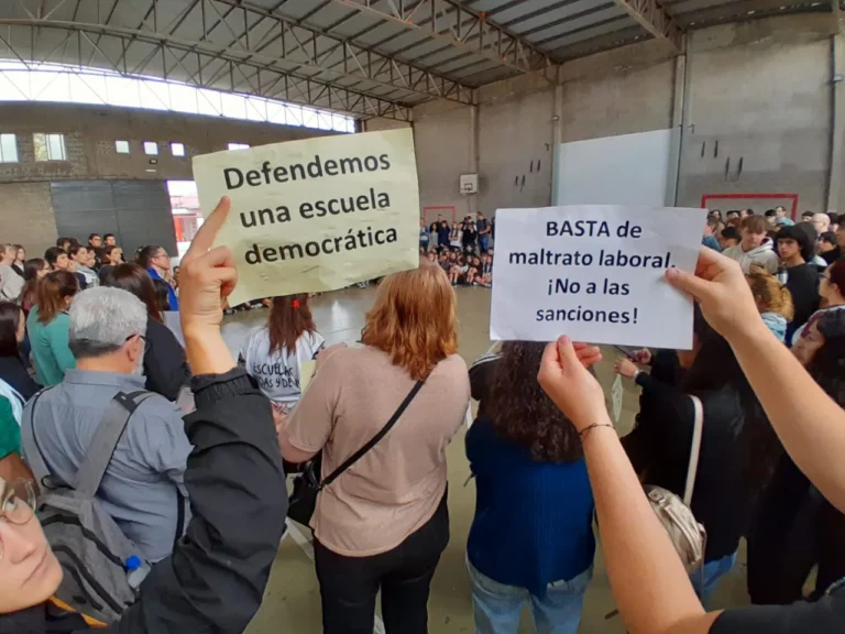 El Colegio San José le aplicó un polémico apercibimiento a la directora que defendió a las alumnas