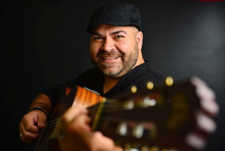 Juan Fuentes presenta Mil Noches, un disco de raíces folklóricas: Refleja lo esencial, la música que llevo adentro