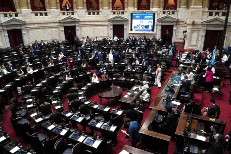 El Gobierno convocará sesiones extraordinarias: el Presupuesto 2025 no entraría en el temario