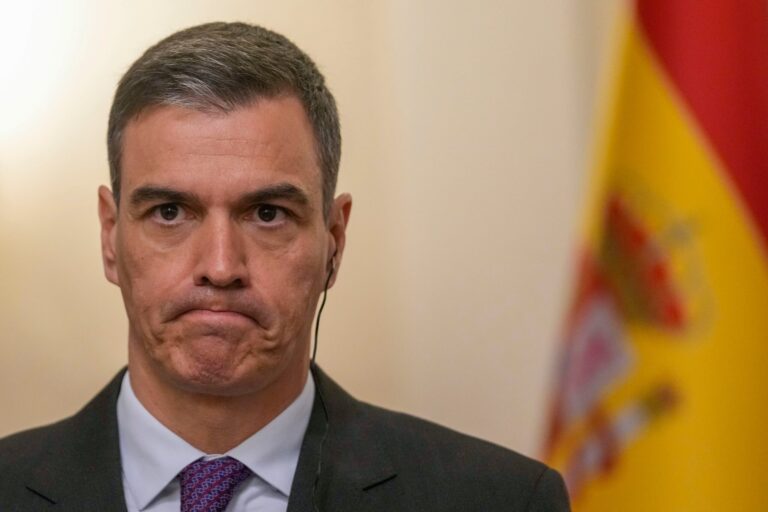 Presidente del gobierno español denuncia campaña de difamación en su contra tras reelección