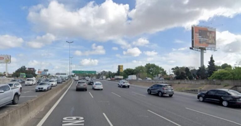 Tragedia en la Ruta 9: un camión atropelló y mató a un policía y a dos efectivos de Prefectura que asistían a la víctima de un choque
