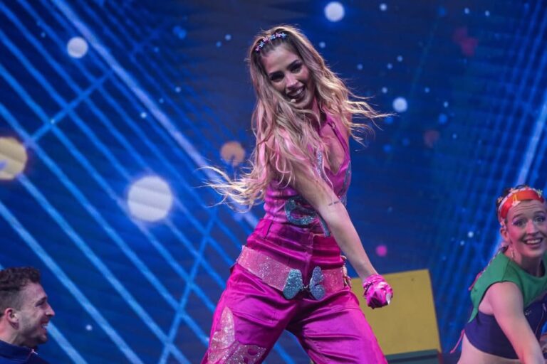 Julieta Poggio llegó al Lollapalooza: así quedó conformada la grilla infantil del evento