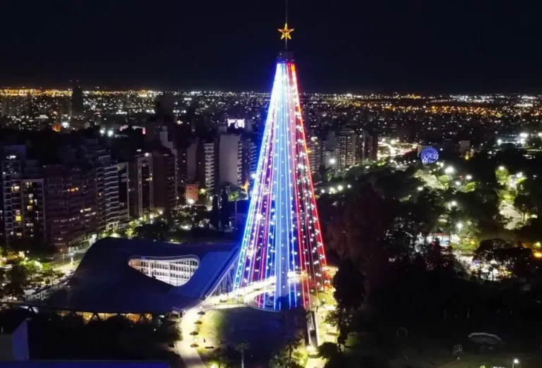 Este sábado se enciende el árbol de Navidad en el Faro del Bicentenario