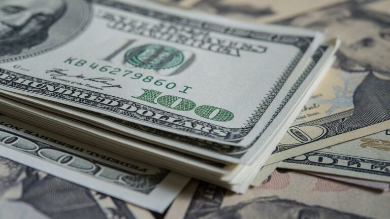 Atención: sacan de circulación billetes de 100 dólares y ya está definida su fecha de vencimiento