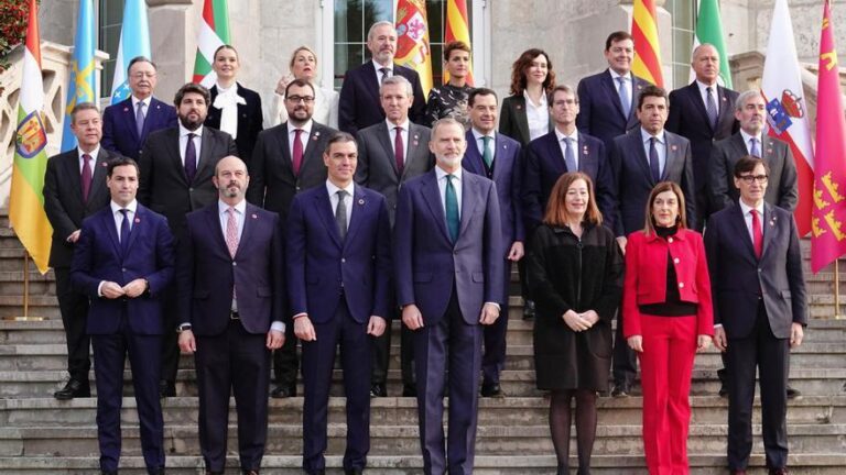 El Gobierno reunirá en enero a las comunidades para negociar la quita de la deuda autonómica