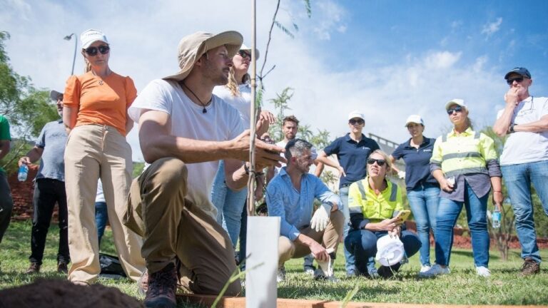 Holcim Argentina realizó una jornada de reforestación y limpieza del río Suquía