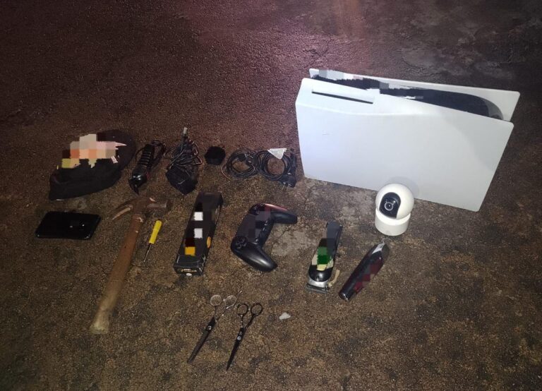 Carlos Paz: Rompió una vidriera para robar y fue sorprendido por vecinos que lo detuvieron