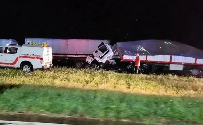Choque múltiple en la autopista Córdoba-Rosario dejó como saldo una persona muerta y heridos graves