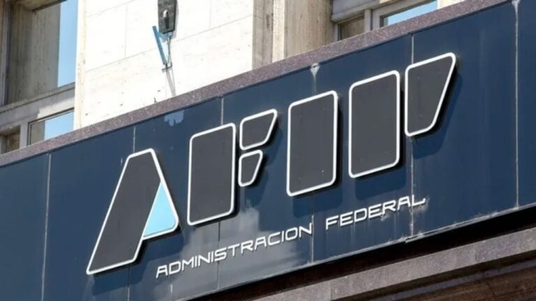 Polémica: denuncian que el jefe de la DGI adquirió inmuebles en Miami y no los declaró