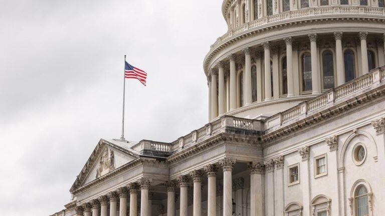 Republicanos y demócratas pactan en el Congreso para evitar el cierre del Gobierno
