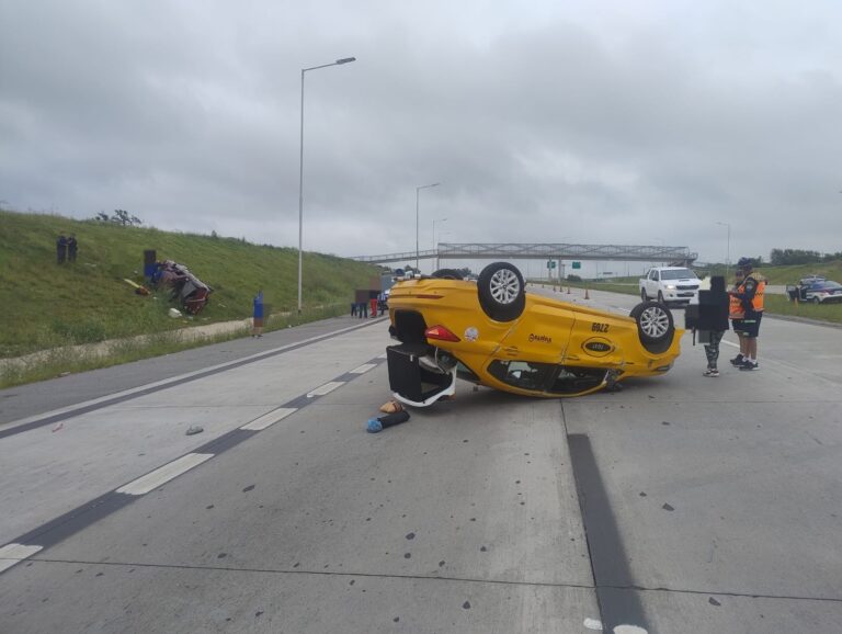 Fuerte choque en el ingreso a Córdoba entre un taxi y una camioneta