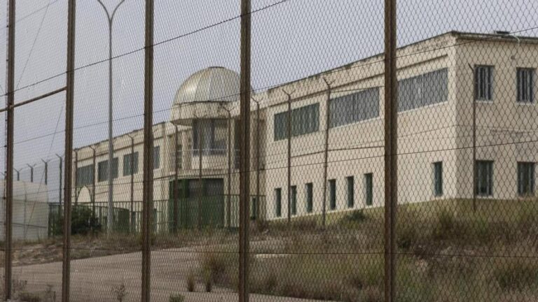 Dos presos se fugan de la cárcel de Picassent (Valencia) descolgándose con sábanas