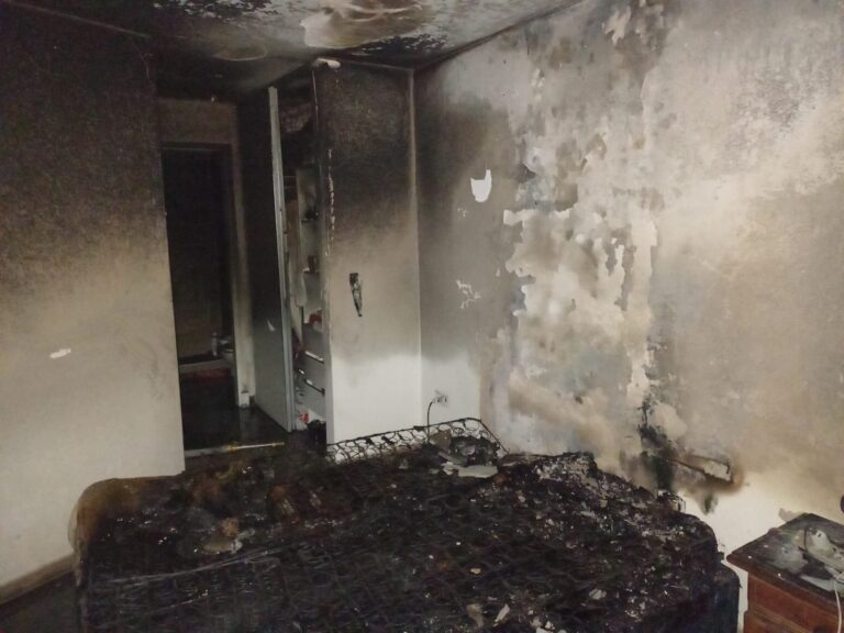 Pasó otra vez: El cargador de un celular provocó un incendio en Córdoba