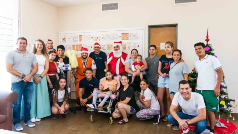 Por una Navidad Feliz: celebración y entrega de juguetes en el Hospital de Niños