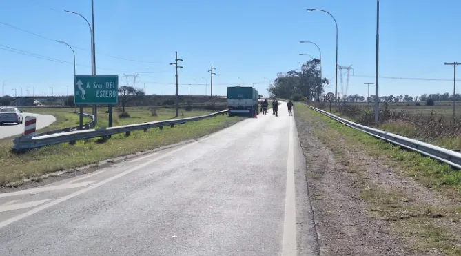 Accidente fatal: un camión arrolló a un motociclista que falleció tras el impacto