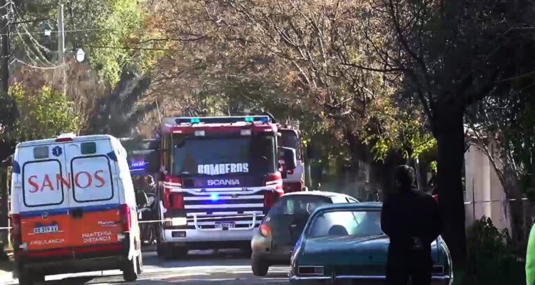 Tragedia en Valle Hermoso: un niño murió al incendiarse un auto estacionado en un patio
