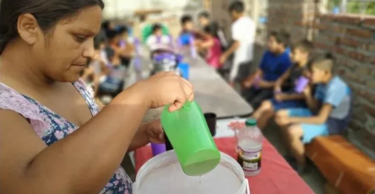 Emergencia Alimentaria en Córdoba: trabajadoras sociocomunitarias convocan a un plenario