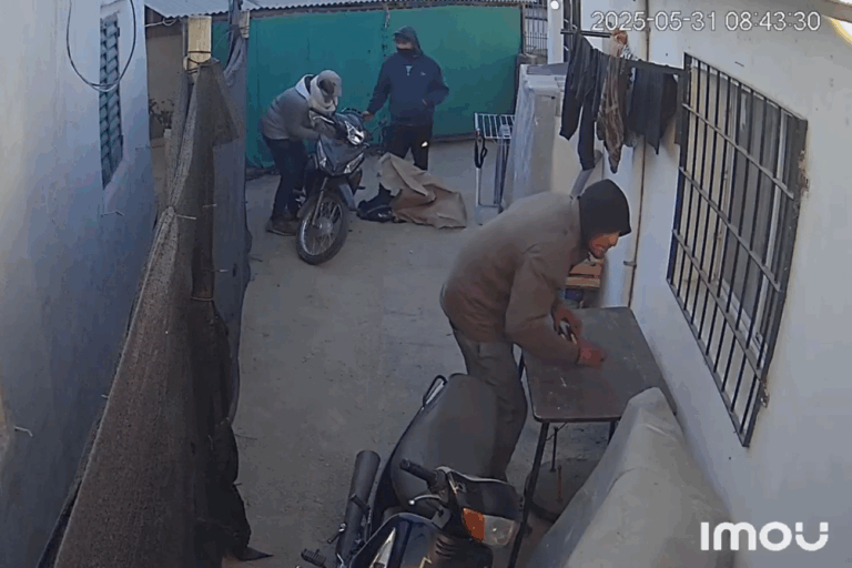 Ladrones entraron a una casa en Alta Gracia y se robaron una moto: se la llevaron alzando