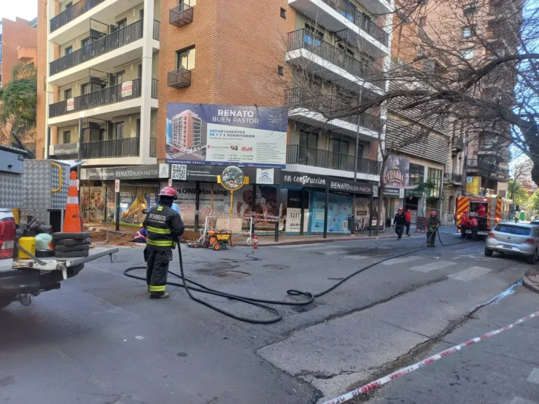 Por una fuga de gas evacuaron edificios colindates de barrio Nueva Córdoba