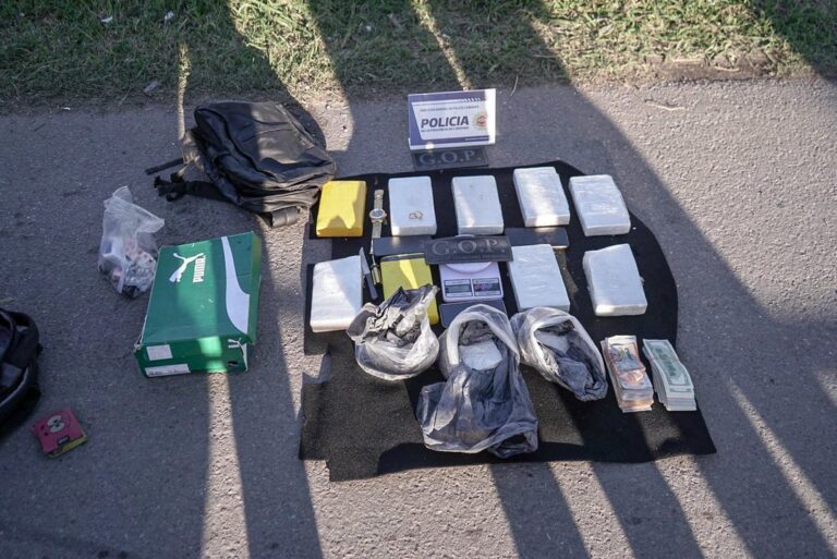 Circunvalación: descubrieron un auto que llevaba cocaína y 10 mil dólares