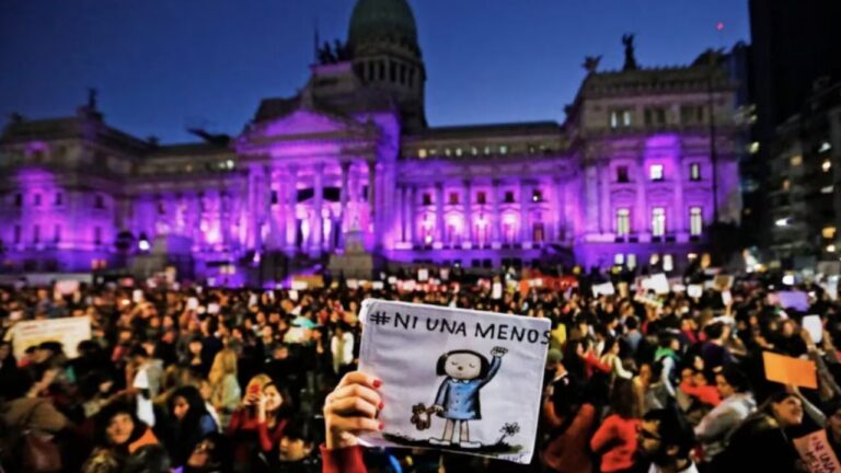 La marcha más grande: se movilizan jubilados, trabajadores del Garrahan y Ni Una Menos