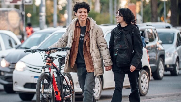 Invierno en Córdoba con escenas de abrigo y encuentro