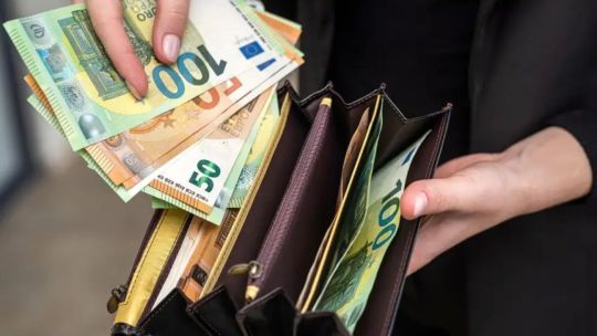 A cuánto cerró el euro blue hoy, lunes 9 de junio de 2025