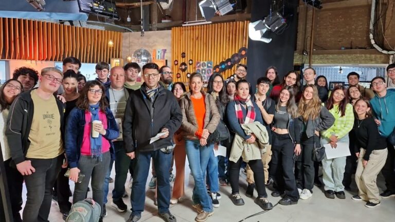 Alumnos de Locución del CUP recorren SRT Media y participaron en Ahora Noticias