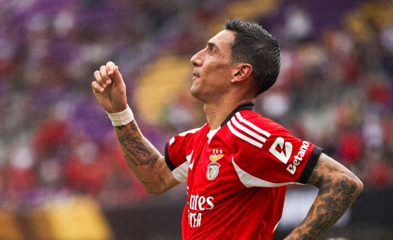 Benfica, con doblete de Di María, goleó en el grupo de Boca