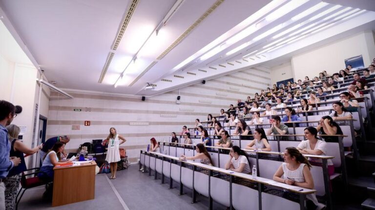 Comienzan las oposiciones a docente en Córdoba: «Es muy duro y cansado»
