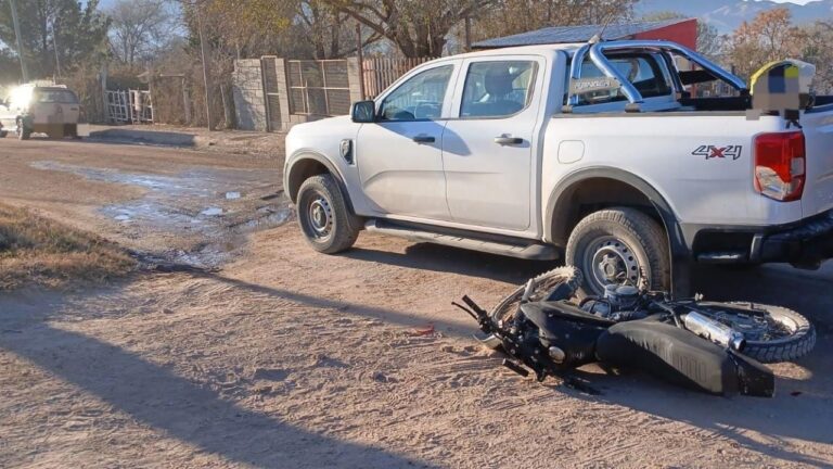 Choque entre una moto y una camioneta en Bialet Massé