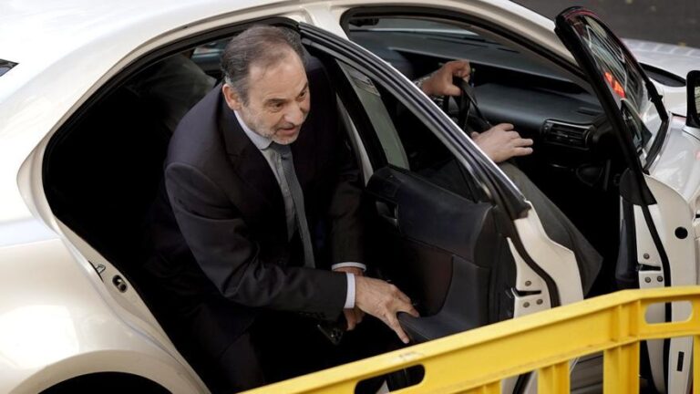 Gritos e insultos a Ábalos a su llegada al Supremo