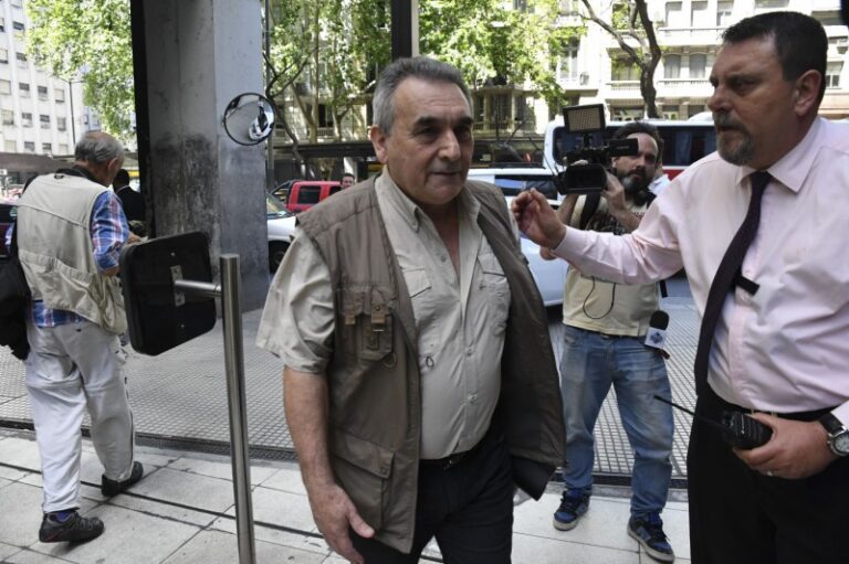 Los gremios crean un frente contra Sturzenegger tras la eliminación de la marina mercante