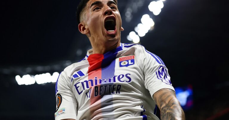 La clara advertencia de John Textor ante el interés de Benfica por Thiago Almada