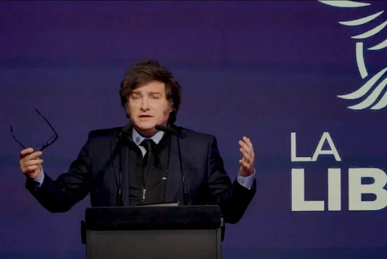 Milei atacó a los gobernadores: «Se comportan como un animal rabioso y acorralado»