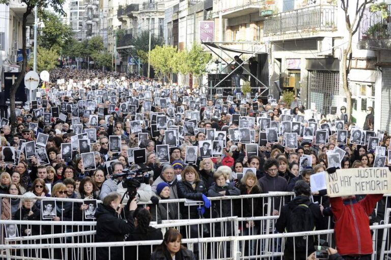 Avanza el Juicio en ausencia por el atentado a la AMIA: el juez Rafecas aprobó el proceso