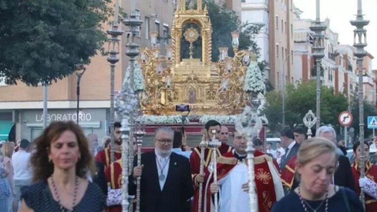 Las procesiones de la octava del Corpus recorren este domingo los barrios