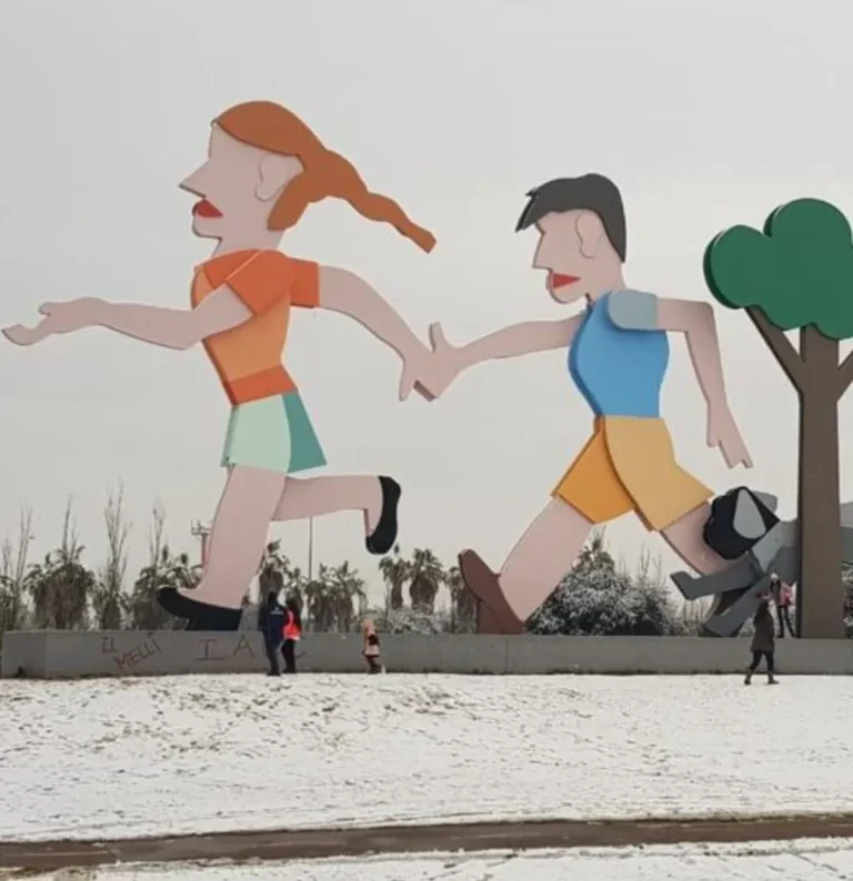 El domingo llegó con nieve en la ciudad y en las sierras