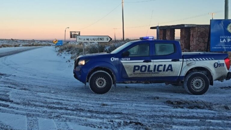 Hielo sobre el camino de las Altas Cumbres y una temperatura extrema