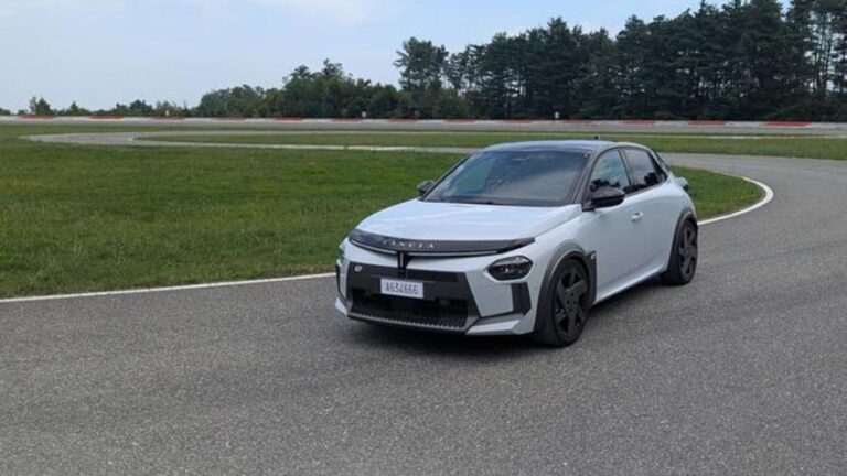 Lancia recupera las míticas siglas HF con el Ypsilon eléctrico Acierto o error?