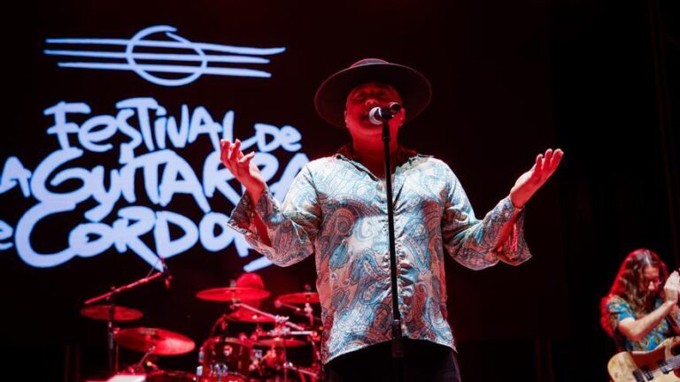 Los No me pises llenan de ritmo y humor el Festival de la Guitarra