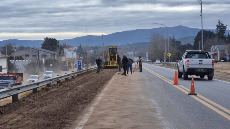Realizan tareas de mantenimiento en la Ruta 38 en Capilla del Monte
