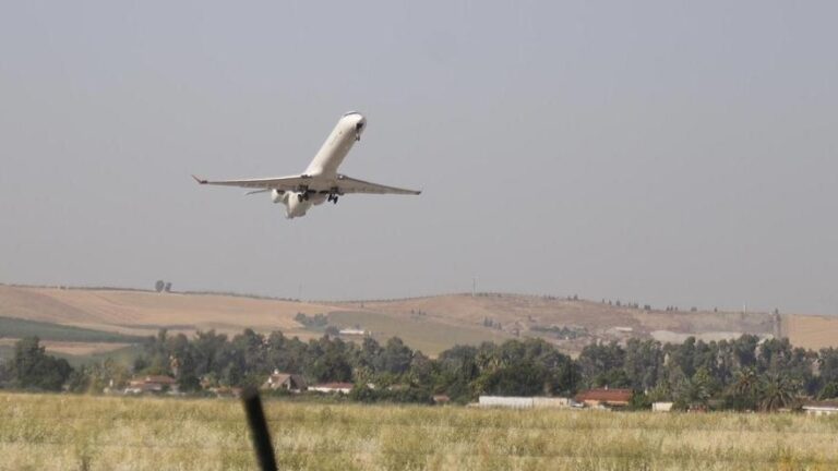 El aeropuerto de Córdoba cuadruplica su oferta de vuelos frente a la del pasado verano