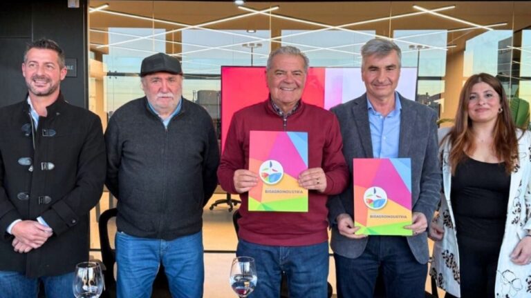 Lanzan en Córdoba la primera escuela de maquinaria agrícola y vial