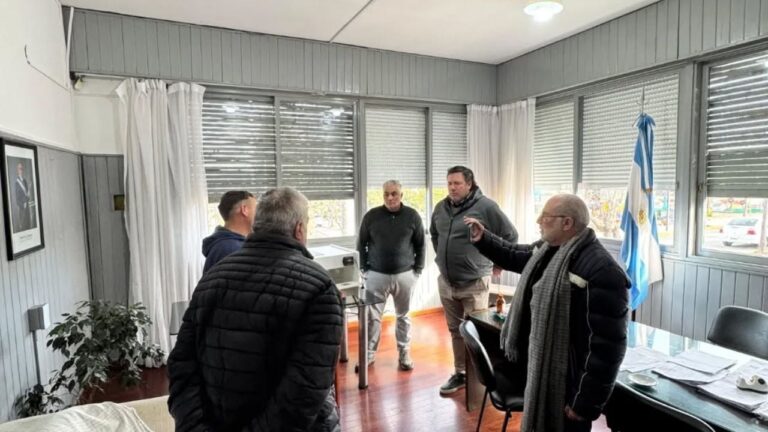 Huerta Grande: la Federación Agraria entregó una incubadora para producción agrícola