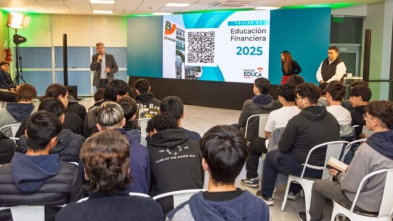 Más de 600 estudiantes ya se formaron en educación financiera y preparación laboral