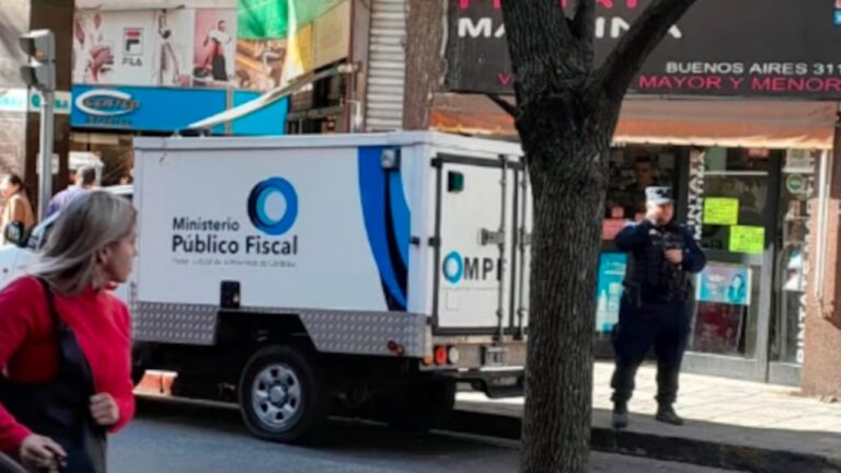 Macabro hallazgo en Córdoba: un cuerpo en descomposición dentro de un ropero