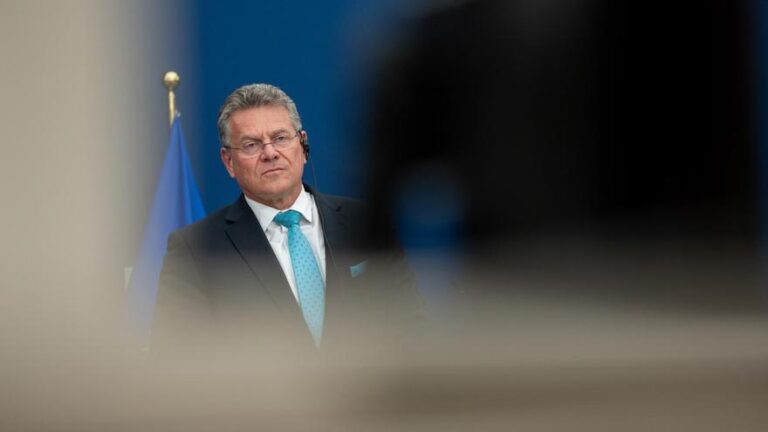 La UE busca a contrarreloj y sin garantías un principio de acuerdo comercial con EEUU